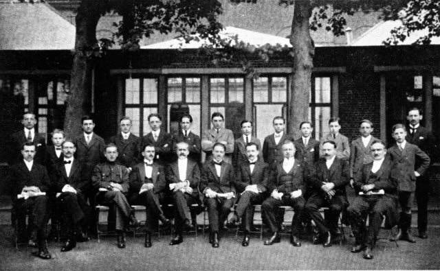 Athénée - Personnel enseignant sous la direction de M. Valenne et promotion de 1922